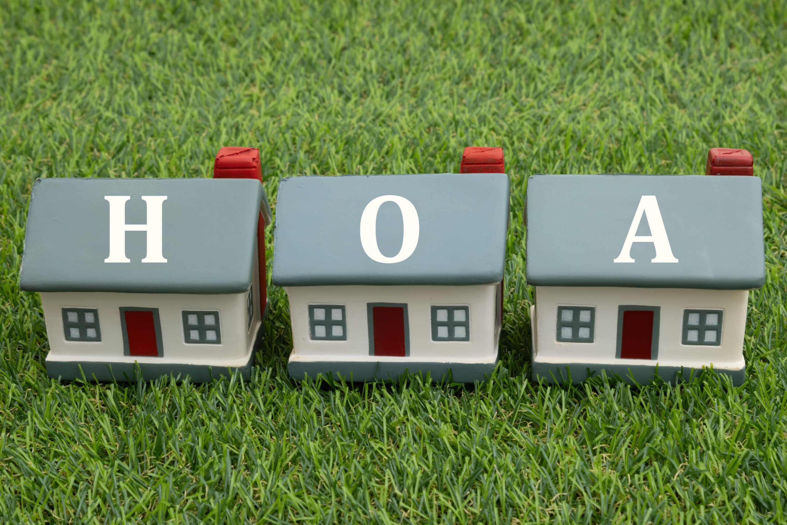 Navigating HOA Rules and Lifestyle Perks When Building a New Home